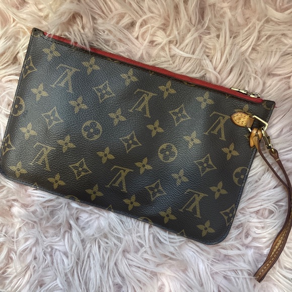 Louis Vuitton Neverfill Wristlet - Picture 2 of 4
